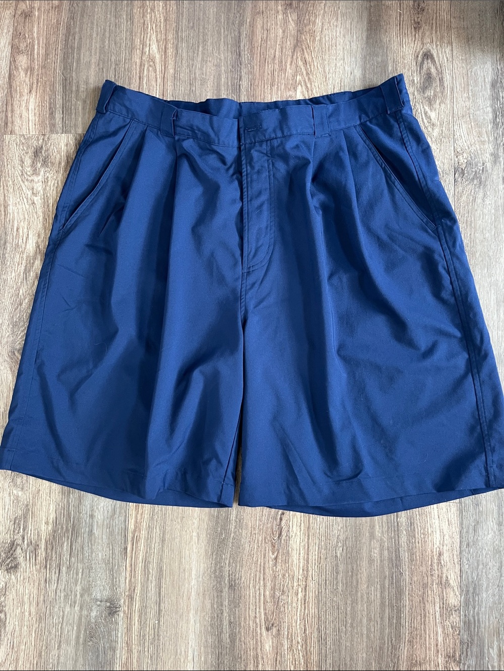 Under Armour Men's Pleated Performance Golf Shorts in a navy blue Sz38